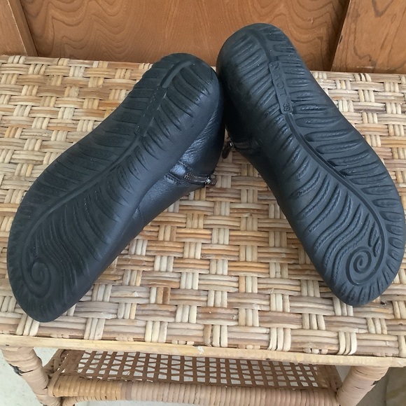 Woman’s ankle boot by “Naot” - Picture 6 of 6